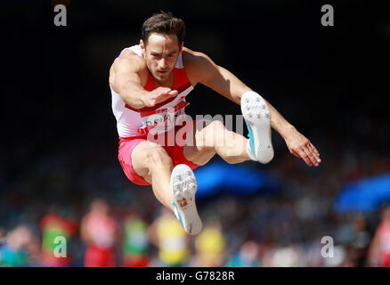 Sport - Jeux du Commonwealth 2014 - cinquième jour.Ashley Bryant en Angleterre pendant le Decathon long Jump à Hampden Park, pendant les Jeux du Commonwealth de 2014 à Glasgow. Banque D'Images