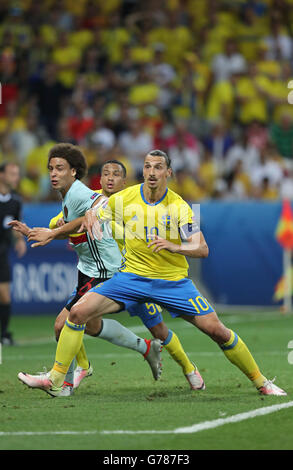 Zlatan Ibrahimovic de Suède merci fans après l'UEFA EURO 2016 match contre la Belgique au stade de l'Allianz Riviera Nice Banque D'Images