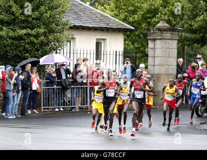 Le marathon masculin traverse les routes de Glasgow lors des Jeux du Commonwealth de 2014 à Glasgow. Banque D'Images