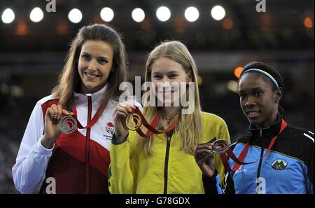 (De gauche à droite) médaillée d'argent, Isobel Pooley, anglaise, médaillée d'or, Eleanor Patterson, australienne, et Levern Spencer, médaillée de bronze, de Sainte-Lucie, après la finale du saut en hauteur des femmes, lors des Jeux du Commonwealth de 2014 à Glasgow. Banque D'Images