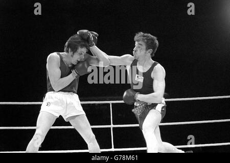 Tom Imrie (à droite), boxeur léger de taille moyenne, de Buckleuch, qui fait partie de l'équipe écossaise pour les Jeux du Commonwealth à Édimbourg. Banque D'Images