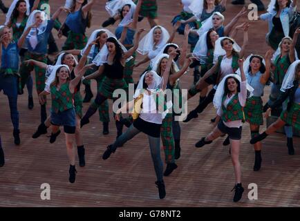 Sport - Jeux du Commonwealth 2014 - cérémonie d'ouverture.Des artistes ont été interprètes lors de la cérémonie d'ouverture des Jeux du Commonwealth de 2014 au Celtic Park, Glasgow. Banque D'Images