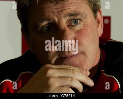STEVE BRUCE PARLE AUX MÉDIAS Banque D'Images
