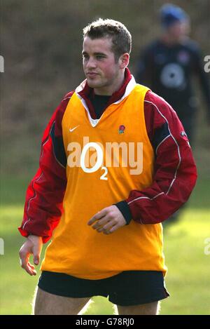 James Simpson Daniel d'Angleterre lors d'une séance d'entraînement à Pennyhill Park, Bagshot avant le match de ce dimanche contre l'Italie dans le championnat RBS 6 Nations. Banque D'Images