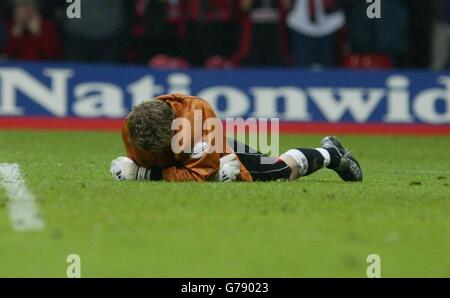 Alan Marriott, gardien de but de Lincoln City, a été abattu après avoir concéder un quatrième but contre Bournemouth lors de la finale nationale de la division 3 au Millennium Stadium de Cardiff. PAS D'UTILISATION DU SITE WEB DU CLUB OFFICIEUX. Banque D'Images