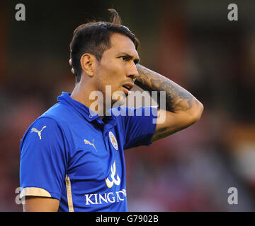 Leonardo Ulloa de Leicester City pendant le match contre Walsall pendant la pré-saison amicale au Bescot Stadium, Walsall. Banque D'Images