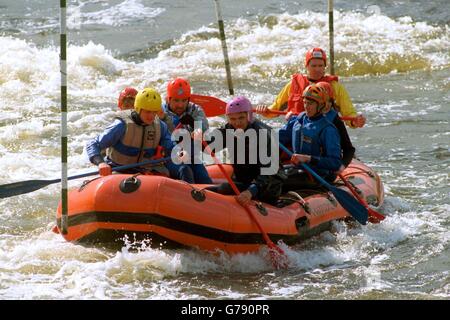 RAFTING.RAFTING EN EAU VIVE SUR SLALOM EN CANOË AU CENTRE NATIONAL DES SPORTS NAUTIQUES Z4 Banque D'Images