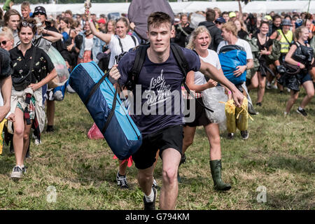 Le Danemark, Roskilde, le 26 juin 2016. Le Festival de Roskilde a officiellement ouvert la zone de camp et le premier 45 000 festivaliers ont pris d'assaut la zone dans l'espoir d'accéder aux meilleurs endroits pour mettre en place le festival le plus parfait de l'Europe du Nord au camp plus grand festival de musique. Banque D'Images