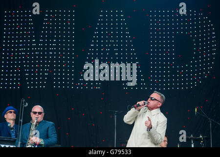 Glastonbury, Somerset, Royaume-Uni. 25 Juin, 2016. Madness jouer la pyramide étape - 2016 Le festival de Glastonbury, digne ferme, Glastonbury. Crédit : Guy Bell/Alamy Live News Banque D'Images