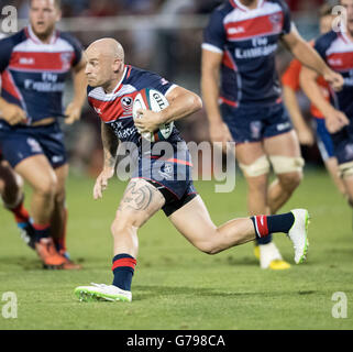 Sacramento, Californie, USA. 25 Juin, 2016. USA'S LUKE HUME (23) pilote jusqu'champ pendant l'USA Rugby Match série d'été entre les USA et la Russie au champ Bonney à Sacramento, CA Crédit : Jeff Mulvihill Jr/ZUMA/Alamy Fil Live News Banque D'Images