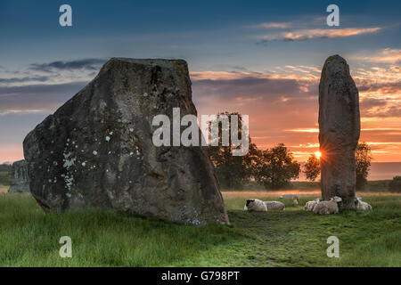 Juin Avebury Lever du Soleil Banque D'Images