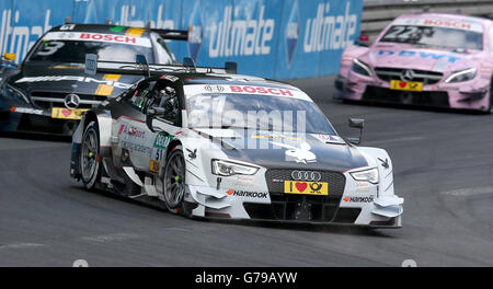 Nuremberg, Allemagne. 26 Juin, 2016. Pilote de course DTM Suisse Nico Mueller de Abt-Audi en action dans son Audi RS 5 DTM allemand au cours de la 8e Tourenwagen Masters (DTM) course sur le norisring à Nuremberg, Allemagne, 26 juin 2016. Photo : DANIEL KARMANN/dpa/Alamy Live News Banque D'Images