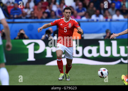 James Chester (Pays de Galles) ; le 25 juin 2016- : Football UEFA Euro 2016, Tour de France 16, le Pays de Galles 1-0 Irlande du Nord à Stade Parc des Princes, Paris, France. © aicfoto/AFLO/Alamy Live News Banque D'Images