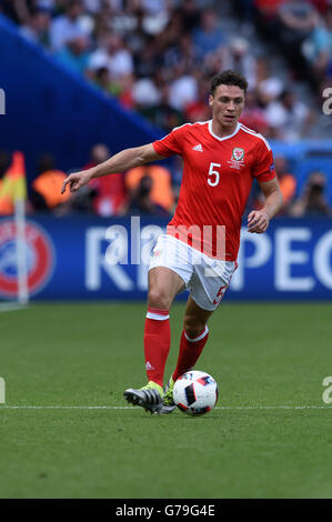 James Chester (Pays de Galles) ; le 25 juin 2016- : Football UEFA Euro 2016, Tour de France 16, le Pays de Galles 1-0 Irlande du Nord à Stade Parc des Princes, Paris, France. © aicfoto/AFLO/Alamy Live News Banque D'Images