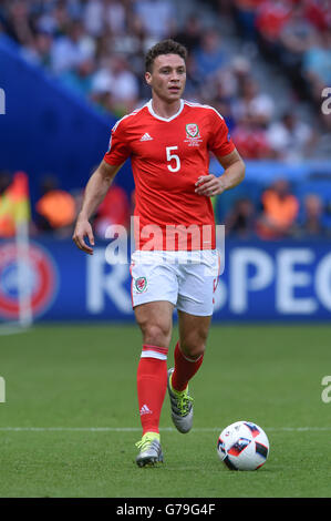 James Chester (Pays de Galles) ; le 25 juin 2016- : Football UEFA Euro 2016, Tour de France 16, le Pays de Galles 1-0 Irlande du Nord à Stade Parc des Princes, Paris, France. © aicfoto/AFLO/Alamy Live News Banque D'Images