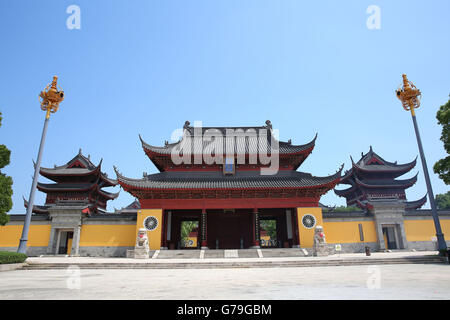 Suzhou, Suzhou, CHN. 25 Juin, 2016. Suzhou, Chine - 25 juin 2016 : (usage éditorial uniquement. Chine OUT) situé à l'Hotel peninsula à Suzhou Industrial Park, Jiangsu Province, Chongyuan Temple est un temple bouddhiste construit en 503 sous le règne de l'Empereur Tianjian, Liangwudi avec une histoire de 1 504 ans. Le temple a été contemporaine de Hanshan Temple, Temple Lingyan Temple, et Baosheng. Il possède le plus grand et le plus lourd au-dessus de l'eau de piscine Guanyin (déesse de la miséricorde) Pavillon de la Chine. © SIPA Asie/ZUMA/Alamy Fil Live News Banque D'Images