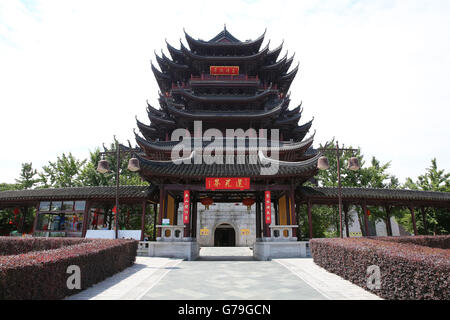 Suzhou, Suzhou, CHN. 25 Juin, 2016. Suzhou, Chine - 25 juin 2016 : (usage éditorial uniquement. Chine OUT) situé à l'Hotel peninsula à Suzhou Industrial Park, Jiangsu Province, Chongyuan Temple est un temple bouddhiste construit en 503 sous le règne de l'Empereur Tianjian, Liangwudi avec une histoire de 1 504 ans. Le temple a été contemporaine de Hanshan Temple, Temple Lingyan Temple, et Baosheng. Il possède le plus grand et le plus lourd au-dessus de l'eau de piscine Guanyin (déesse de la miséricorde) Pavillon de la Chine. © SIPA Asie/ZUMA/Alamy Fil Live News Banque D'Images