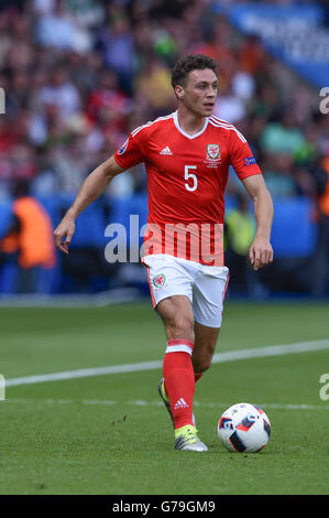 James Chester (Pays de Galles) ; le 25 juin 2016- : Football UEFA Euro 2016, Tour de France 16, le Pays de Galles 1-0 Irlande du Nord à Stade Parc des Princes, Paris, France. © aicfoto/AFLO/Alamy Live News Banque D'Images