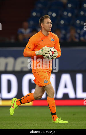 Football - 2014 Schalke 04 Cup - Malaga CF / Newcastle United - Veltins-Arena.Gardien de but Rob Elliot, Newcastle United. Banque D'Images