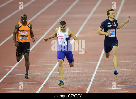 Adam Gemili (au centre), en Grande-Bretagne, remporte la finale masculine de 200 m au cours du quatrième jour des Championnats d'athlétisme européens 2014 au stade Letzigrund, à Zurich. Banque D'Images