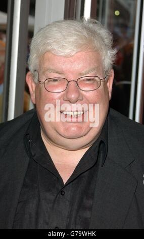 L'acteur Richard Griffiths arrive pour la première London Charity de Stage Beauty à l'Odeon West End, dans le centre de Londres, en aide à la National film and Television School. Banque D'Images