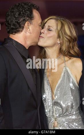 La star du film Tom Hanks et sa femme Rita Wilson arrivent pour la première nuit d'ouverture de 'The terminal' au Mostra Internazionale d'Arte Cinematografica Lido à Venise, en Italie, lors du 61ème Festival annuel du film de Venise. Banque D'Images