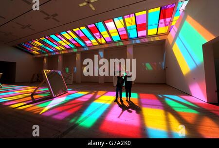 Daniel Buren's light show à la mer Baltique Arts Centre de Gateshead Banque D'Images