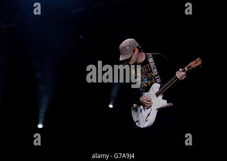 Leeds Festival 2014 - première journée.Tom DeLonge de Blink 182 se produit pendant la première journée du Leeds Festival à Bramham Park, Leeds. Banque D'Images