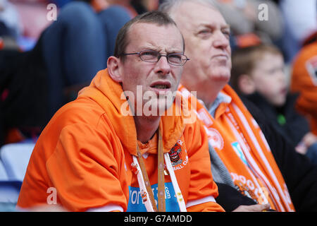 Football - Championnat Sky Bet - Wigan Athletic / Blackpool - DW Stadium.Les fans de Blackpool dans les stands pendant le match contre Wigan Banque D'Images