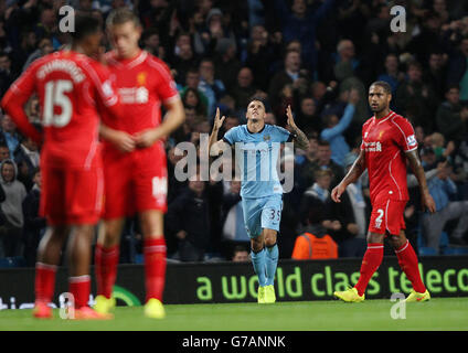 Football - Barclays Premier League - Manchester City / Liverpool - Etihad Stadium.Stevan Jovetic, de Manchester City, célèbre les scores contre Liverpool Banque D'Images