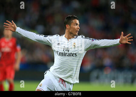 Football - 2014 UEFA Super Cup - Sevilla v Real Madrid - Cardiff City Stadium.Cristiano Ronaldo, du Real Madrid, célèbre son deuxième but Banque D'Images