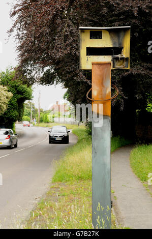 Une caméra de vitesse sur route dans le village de East Sussex Nutley. Banque D'Images
