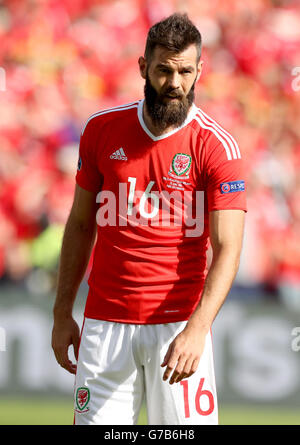 Pays de Galles' Joe Ledley pendant la série de 16 match au Parc des Princes, Paris. ASSOCIATION DE PRESSE Photo. Photo date : Samedi 25 juin 2016. Voir l'ACTIVITÉ DE SOCCER histoire du pays de Galles. Crédit photo doit se lire : Martin Rickett/PA Wire. RESTRICTIONS : Utiliser l'objet de restrictions. Usage éditorial uniquement. Les ventes de livres et de magazines autorisée s'est pas uniquement consacré à chaque joueur/équipe/match. Pas d'utilisation commerciale. Appelez le  +44 (0)1158 447447 pour de plus amples informations. Banque D'Images