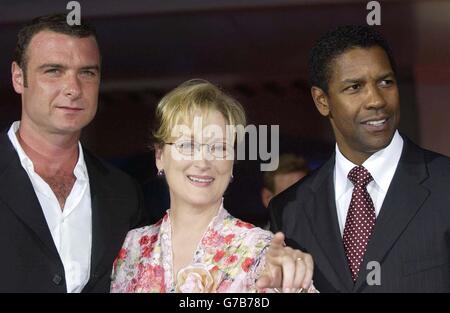 Les stars du film Liev Schreiber (à gauche), Meryl Streep et Denzel Washington arrivent pour la première du "candidat manchurien" au Mostra Internazionale d'Arte Cinematografica Lido à Venise, Italie, lors du 61ème Festival annuel du film de Venise. Banque D'Images