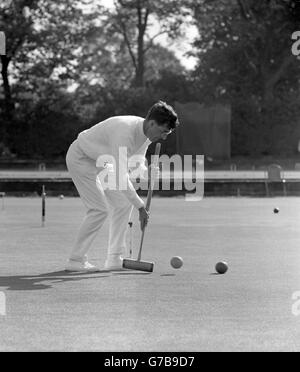 Croquet - Open Croquet Tournament - Roehampton Club - Londres. Docteur J. Heyman pendant le tournoi. Banque D'Images