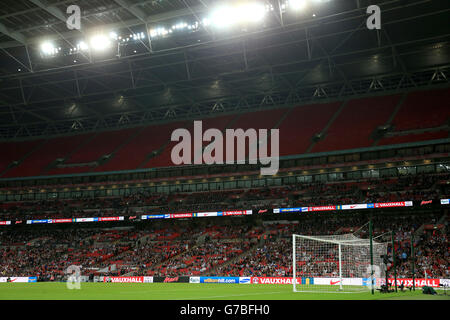 Le niveau supérieur vide peut être vu pendant l'International friendly au stade Wembley, Londres. APPUYEZ SUR ASSOCIATION photo. Date de la photo: Mercredi 3 septembre 2014. Voir PA Story FOOTBALL England. Le crédit photo devrait se lire comme suit : Nick Potts/PA Wire. Banque D'Images