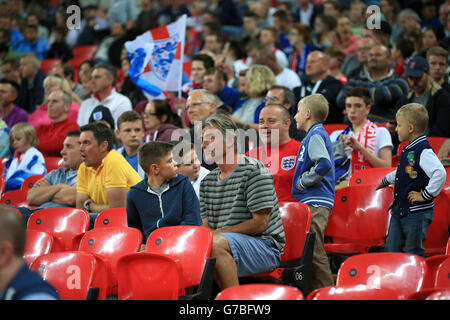 Des places vides peuvent être vues dans les stands pendant l'International friendly au stade Wembley, Londres. APPUYEZ SUR ASSOCIATION photo. Date de la photo: Mercredi 3 septembre 2014. Voir PA Story FOOTBALL England. Le crédit photo devrait se lire comme suit : Nick Potts/PA Wire. Banque D'Images