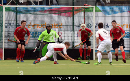 Action de Ulster Boys and Wales Boys dans le Hockey aux Sainsbury's School Games 2014, Armitage site, Manchester. Banque D'Images