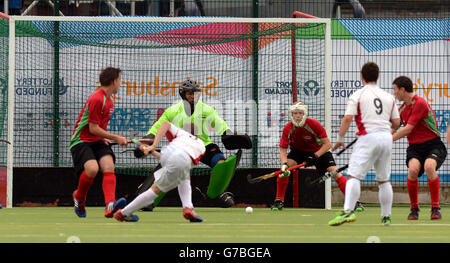 Action de Ulster Boys and Wales Boys dans le Hockey aux Sainsbury's School Games 2014, Armitage site, Manchester. Banque D'Images