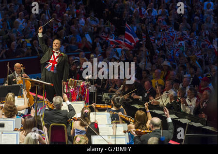 Le chef d'orchestre Sakari Oramo pendant la dernière nuit des Proms de la BBC au Royal Albert Hall, Londres. Banque D'Images