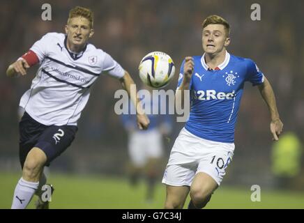 Jason Thomson de Raith Rovers (à gauche) et Lewis Macleod de Ranger lors du match de championnat écossais à Stark's Park, Raith. Banque D'Images