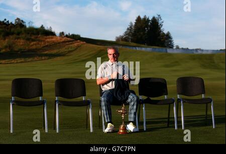 Le capitaine de l'Europe Paul McGinley lors de l'appel photo de l'équipe le premier jour de la 40ème Ryder Cup au Gleneagles Golf course, Perthshire. Banque D'Images