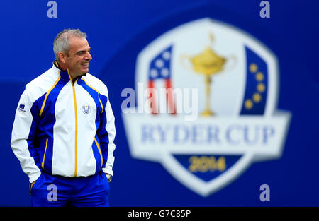 Golf - 40ème Ryder Cup - entraînement le jour 1 - Gleneagles.Le capitaine de l'Europe Paul McGinley lors d'une séance d'entraînement au parcours de golf Gleneagles, dans le Perthshire. Banque D'Images