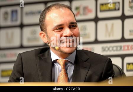 Le vice-président de la FIFA, S.A.R. le Prince Ali Bin Al Hussein parle, au cours de la première journée de la Convention de football EX au complexe de convention de Manchester Central, à Manchester. Banque D'Images