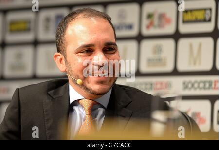 Le vice-président de la FIFA, S.A.R. le Prince Ali Bin Al Hussein parle, au cours de la première journée de la Convention de football EX au complexe de convention de Manchester Central, à Manchester. Banque D'Images