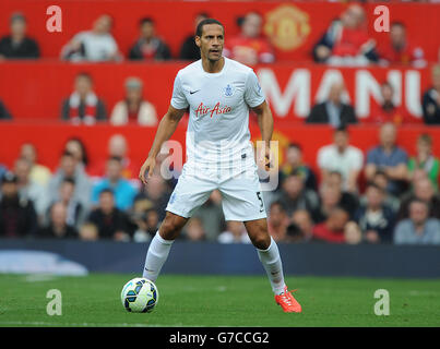 Football - Barclays Premier League - Manchester United / Queens Park Rangers - Old Trafford.Rio Ferdinand des Queens Park Rangers en action contre Manchester United. Banque D'Images