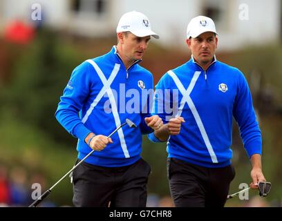 Justin Rose (à gauche) et Henrik Stenson d'Europe pendant les matchs de Fourball le premier jour de la 40ème Ryder Cup au Gleneagles Golf course, Perthshire. Banque D'Images