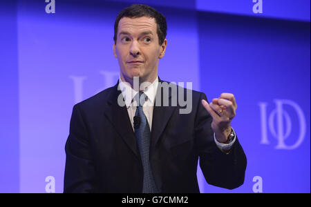 Le chancelier de l'Échiquier George Osborne prend la parole lors de la conférence annuelle de l'Institut des directeurs au Royal Albert Hall, à Londres. Banque D'Images