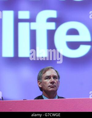 Le secrétaire à la Défense Geoff Hoon prononce son discours à la Conférence du Parti travailliste à Brighton, au cours d’un débat sur l’Irak. Banque D'Images