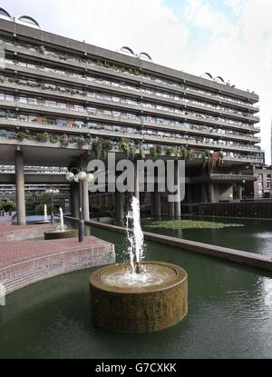 Fait partie du Barbican Housing Estate dans la ville de Londres. Banque D'Images